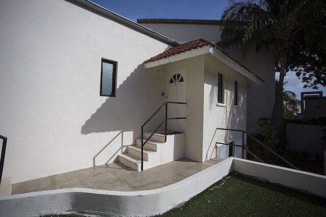 トゥナ カサ エン ソナ ホテレナ ア ウナ クアドラ デ ラ プラヤ