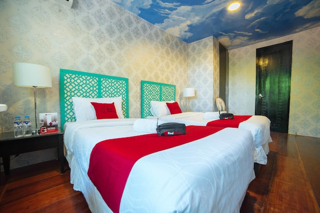 レッドドアーズ プラス アット アギレー アベニュー BF ホームズ