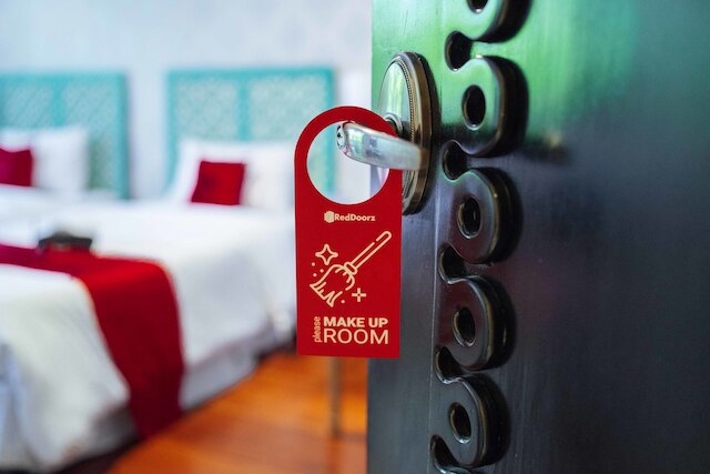 レッドドアーズ プラス アット アギレー アベニュー BF ホームズ