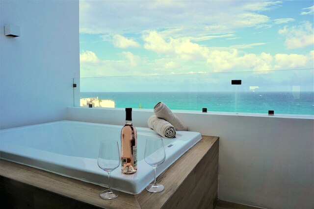 ブリサスにあるビーチフロントペントハウス・バイ・ザ スポット