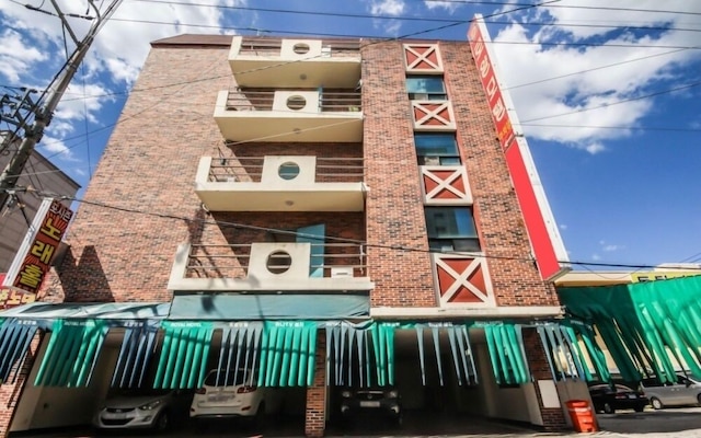 ロイヤル モーテル