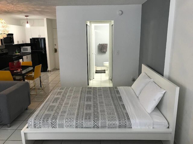 ワオ コンド、ミドル オブ サウス ビーチ、ブロック フロム オーシャン