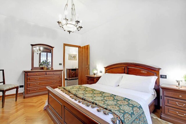 グリマルディ アパートメンツ - エレナ