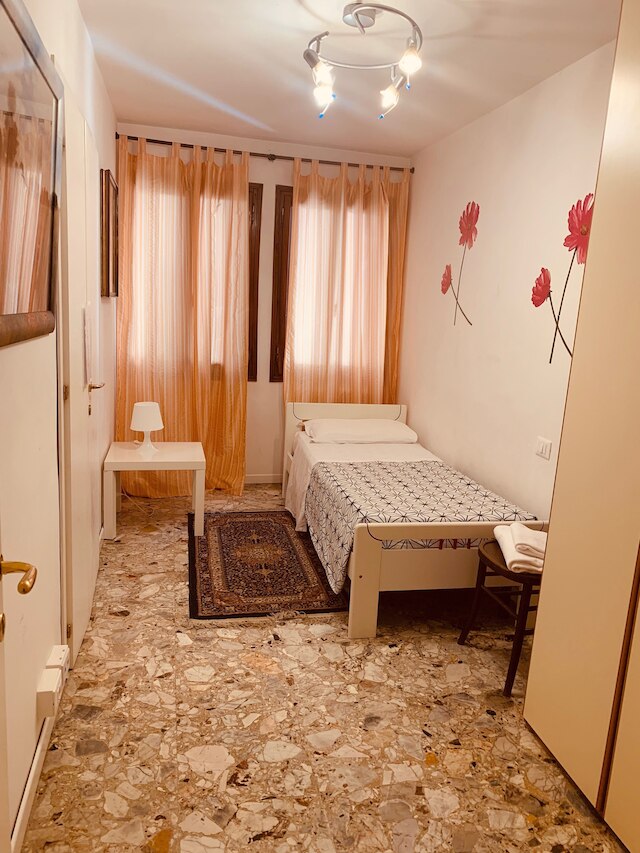 グリマルディ アパートメンツ - カ ドーロ