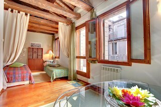 グリマルディ アパートメンツ - カ オルリナ