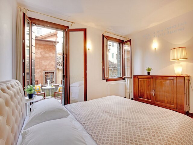 グリマルディ アパートメンツ - スカラ レアーレ