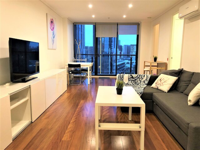 レアディセット アパートメンツ シティ タワー