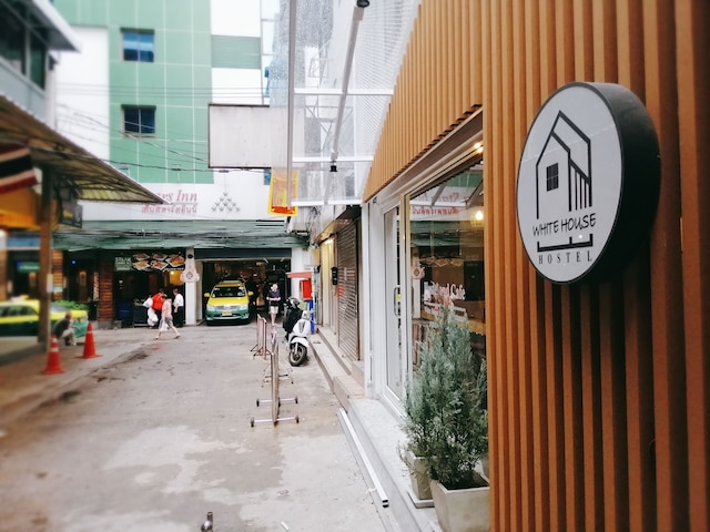 ホワイト ハウス ホステル