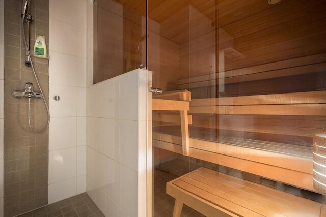 ゴー ハッピー ホーム アパートメント ケウデンプノヤンカトゥ 4