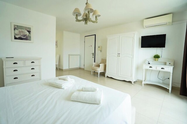 イサ フィウミチノ エアポート レジデンス