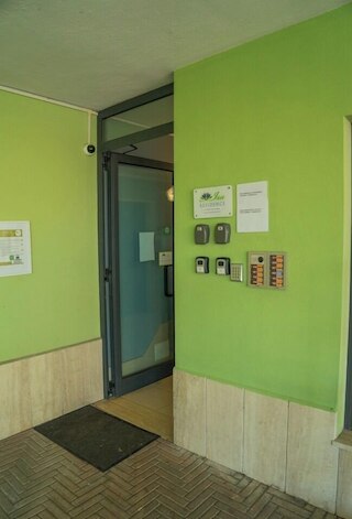 イサ フィウミチノ エアポート レジデンス