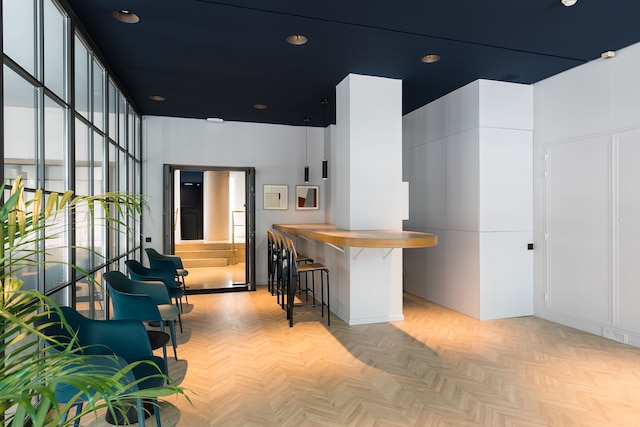 フィールアトホーム ウォルドーフ スイーツ アパートメンツ