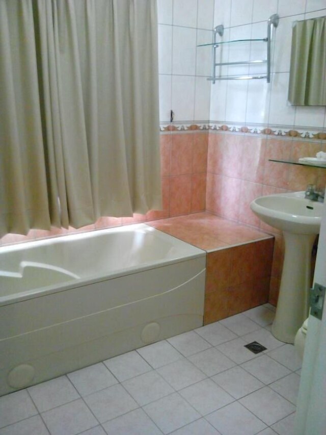 ロハス ギャラリー ロング ステイ ホステル (三才靈芝民宿)