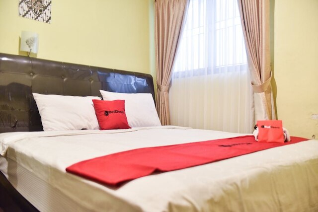 レッドドアーズ、スラバヤ タウン スクエア近く