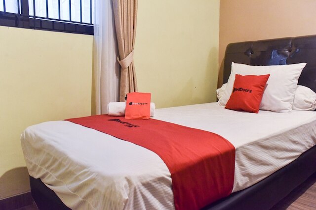 レッドドアーズ、スラバヤ タウン スクエア近く