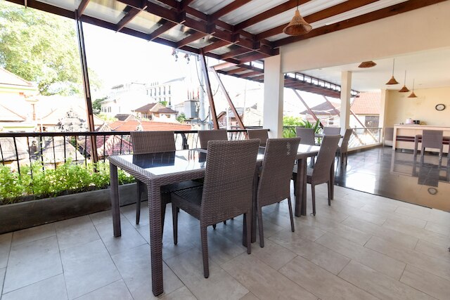 レッドドアーズ ニア レギャン ストリート