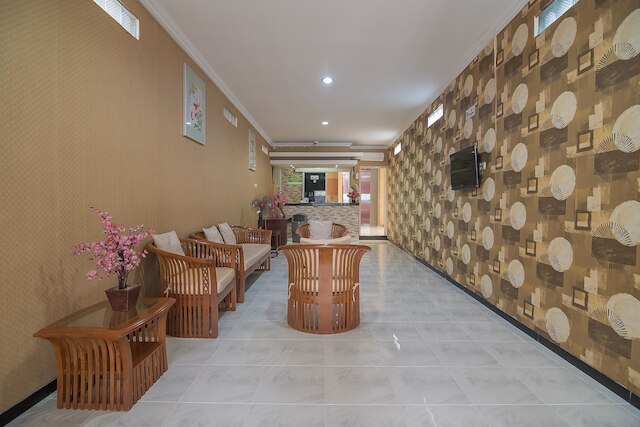 レッドドアーズ、MT ハリョノ セマラン近く