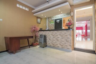 レッドドアーズ、MT ハリョノ セマラン近く