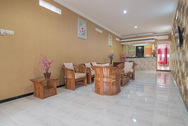 レッドドアーズ、MT ハリョノ セマラン近く