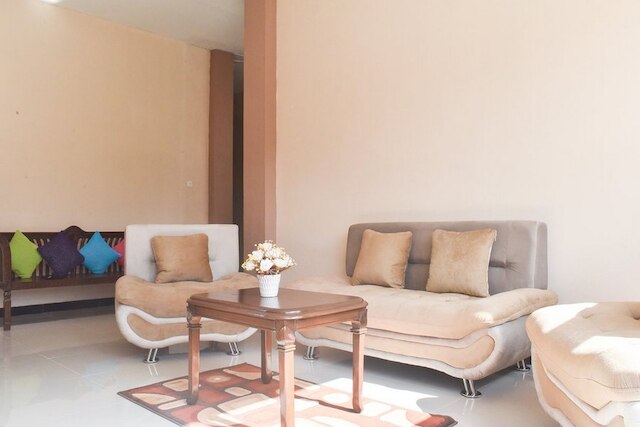 レッドドアーズ シャリア、バトュ ナイト スペクタキュラアー近く