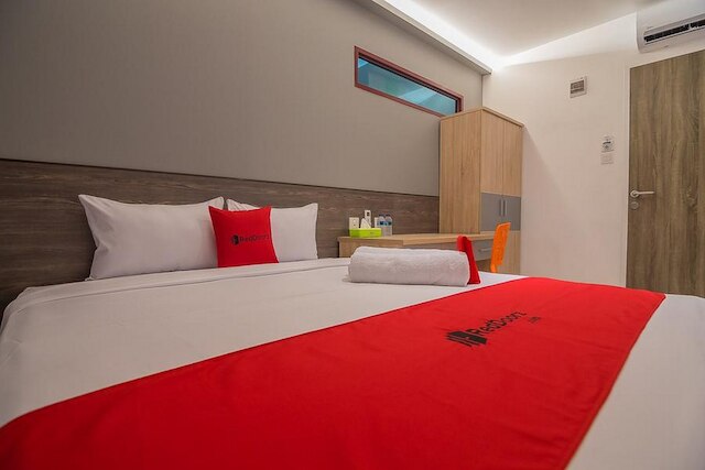 レッドドアーズ、タマン レジョムリオ近く