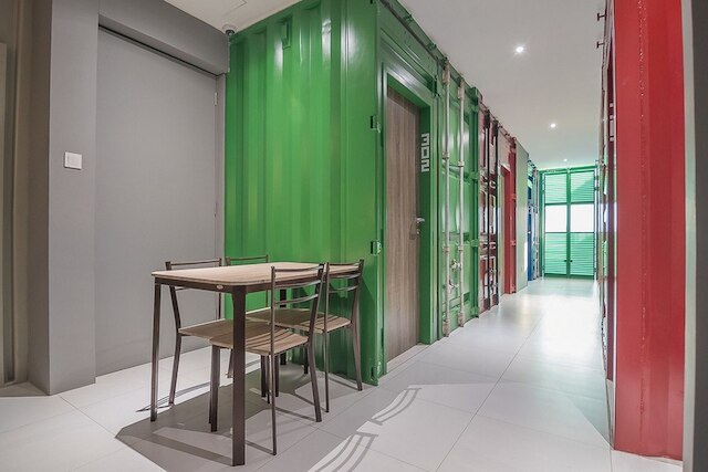 レッドドアーズ、タマン レジョムリオ近く