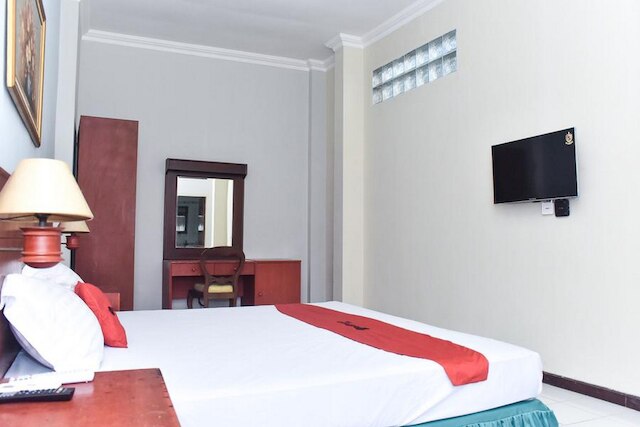 レッドドアーズ、カンパン ワルナ ワルニ近く