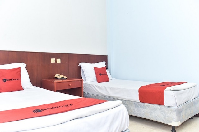 レッドドアーズ、カンパン ワルナ ワルニ近く