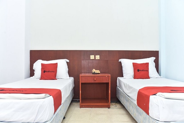 レッドドアーズ、カンパン ワルナ ワルニ近く