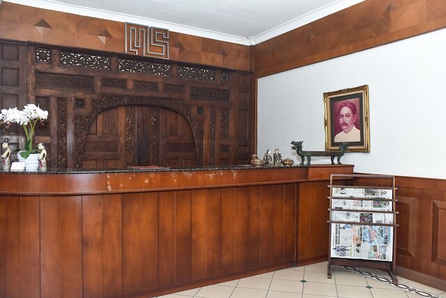 レッドドアーズ、カンパン ワルナ ワルニ近く