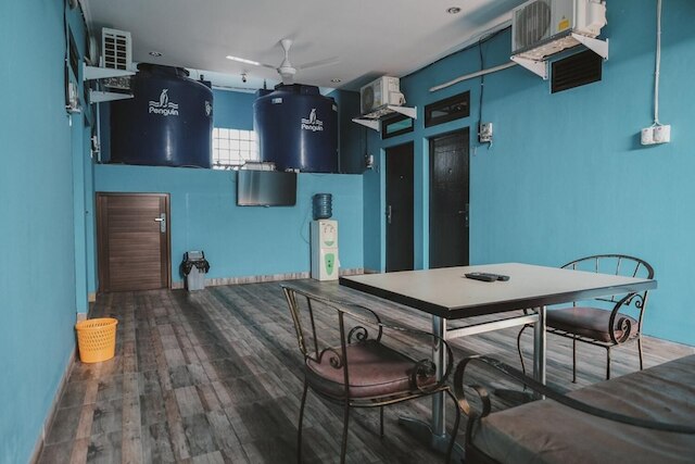 レッドドアーズ ニア RSUD コジャ