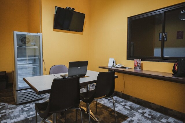 レッドドアーズ ニア RSUD コジャ