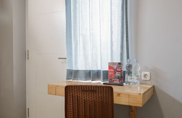 レッドドアーズ、プラザ アトリウム セネン近く