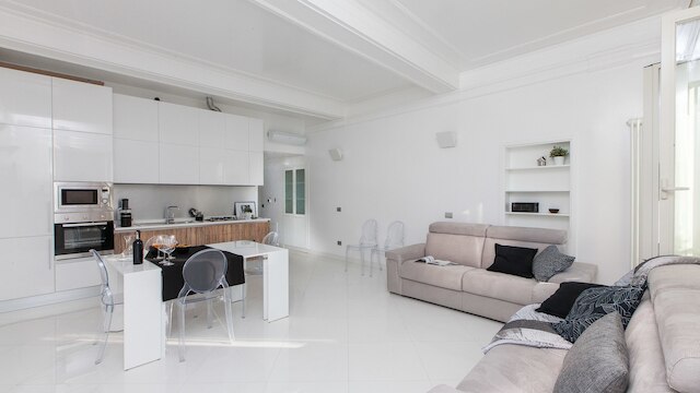 レンタル イン ローマ ピアッツァ ヴェネツィア ビュー ラグジュアリー アパートメント