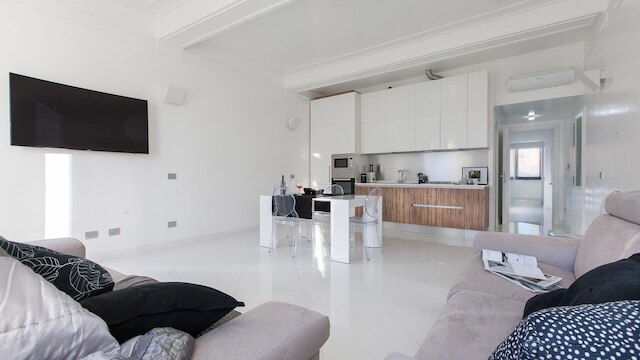 レンタル イン ローマ ピアッツァ ヴェネツィア ビュー ラグジュアリー アパートメント