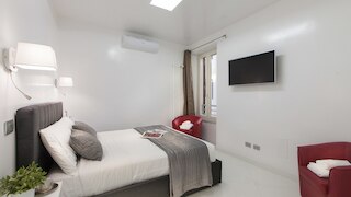 レンタル イン ローマ ピアッツァ ヴェネツィア ビュー ラグジュアリー アパートメント