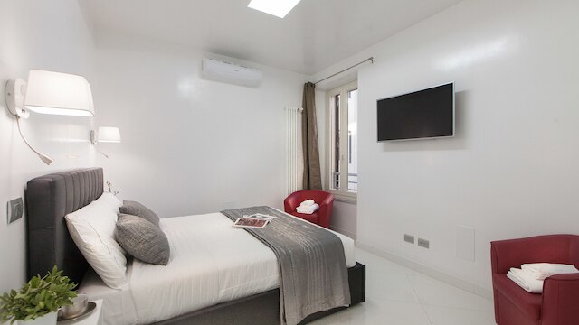 レンタル イン ローマ ピアッツァ ヴェネツィア ビュー ラグジュアリー アパートメント