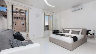 レンタル イン ローマ ピアッツァ ベネツィア ラグジュアリー アパートメント B