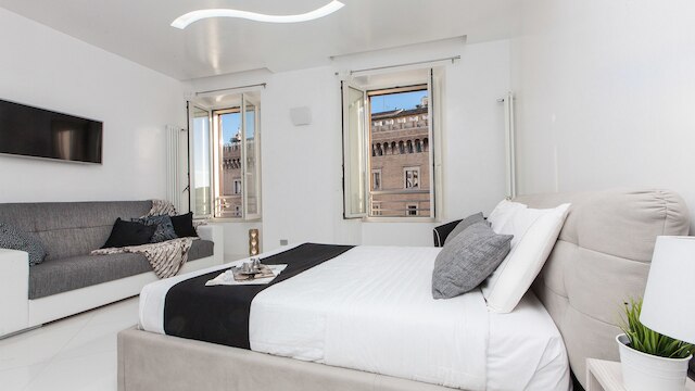 レンタル イン ローマ ピアッツァ ベネツィア ラグジュアリー アパートメント B