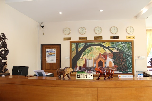 ロウ カ ティット サー ホテル