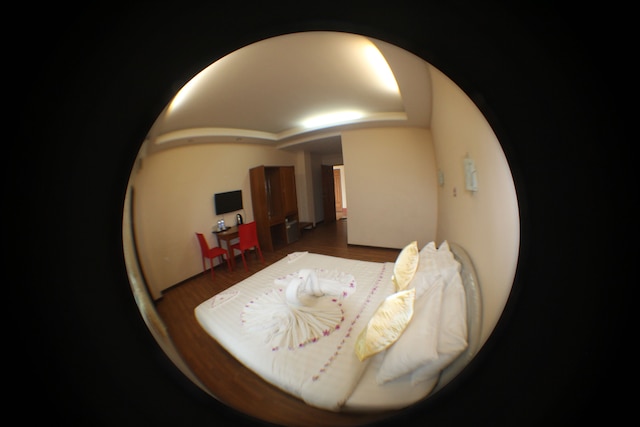 ロウ カ ティット サー ホテル