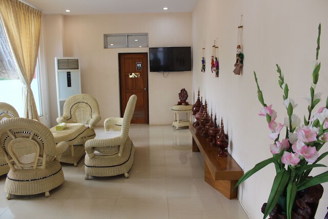 ロウ カ ティット サー ホテル