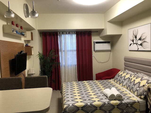 ホライズンズ 101 の快適な家具付きの部屋