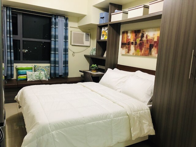 ホライズンズ 101 の快適な家具付きの部屋