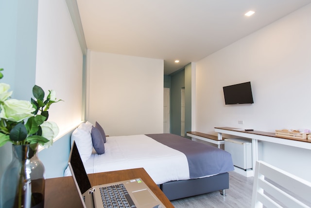 アット ザ トレイン