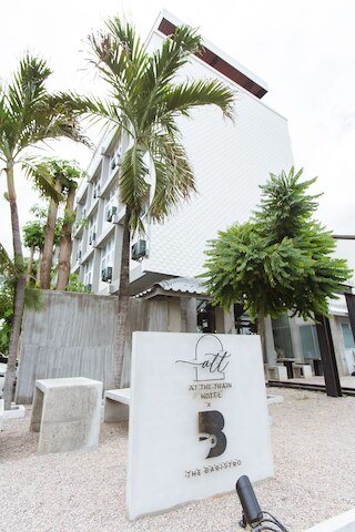 アット ザ トレイン