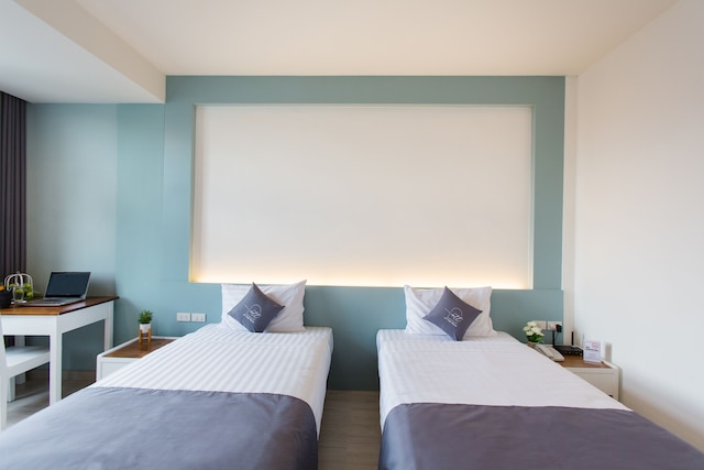 アット ザ トレイン