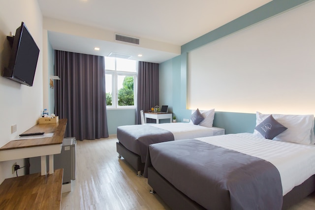 アット ザ トレイン