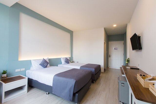 アット ザ トレイン