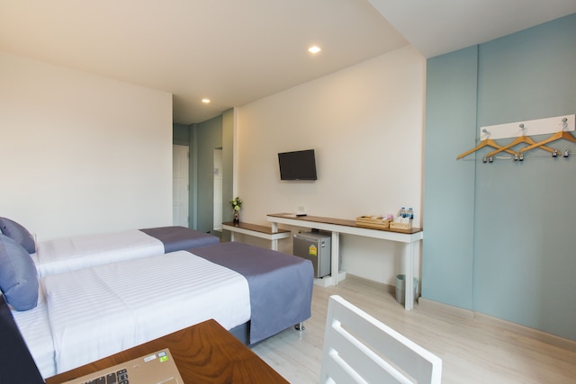 アット ザ トレイン